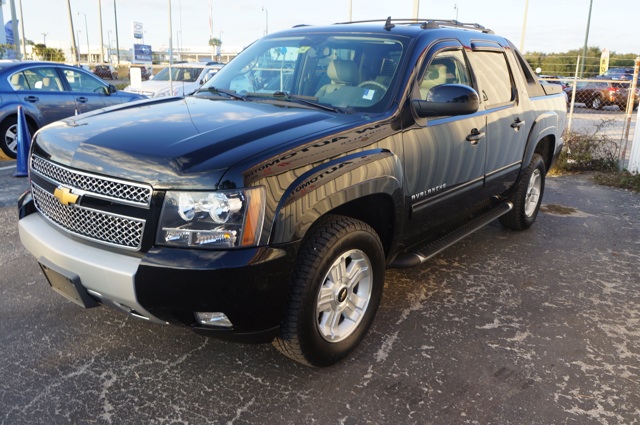 Chevrolet Avalanche 2011 photo 3