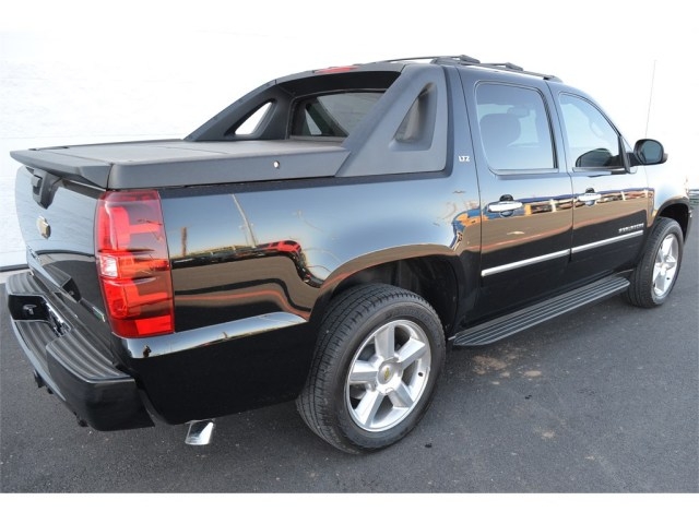 Chevrolet Avalanche 2011 photo 4