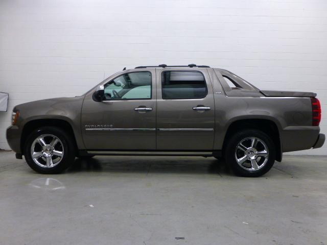 Chevrolet Avalanche 2011 photo 1