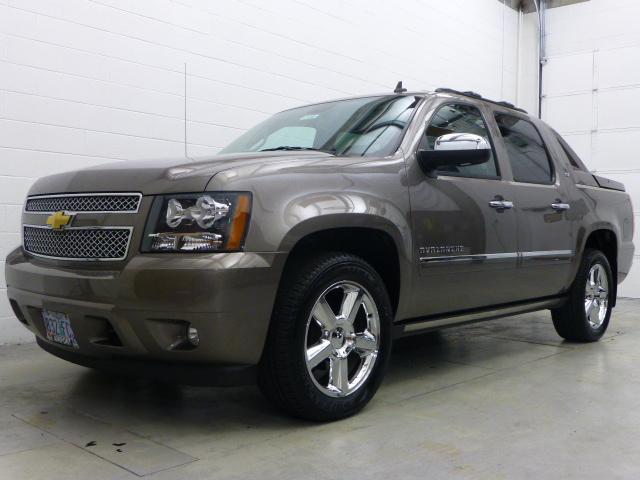 Chevrolet Avalanche 2011 photo 2