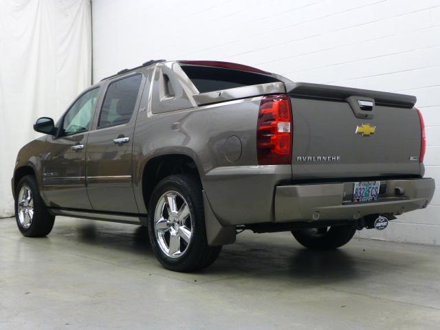 Chevrolet Avalanche 2011 photo 4