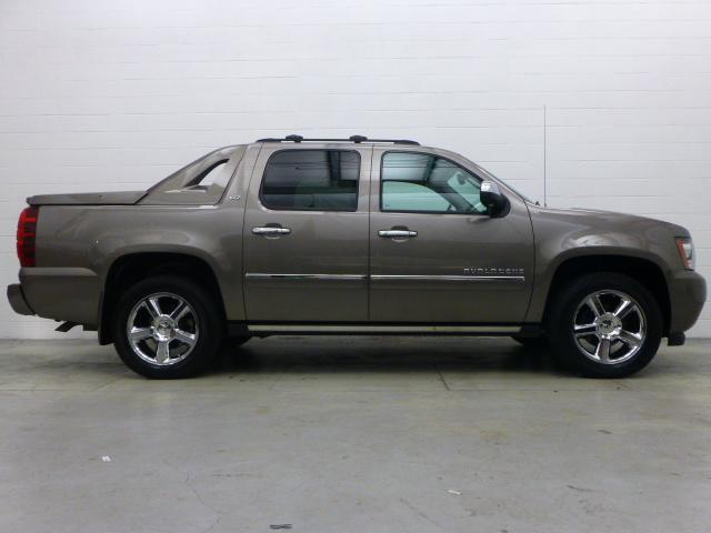 Chevrolet Avalanche 2011 photo 5