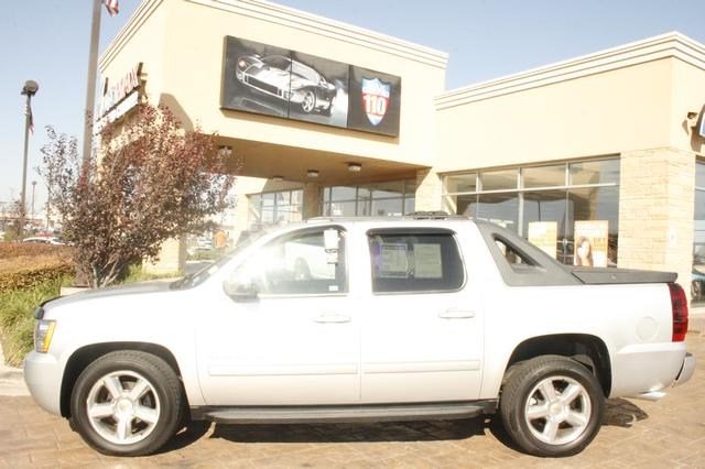 Chevrolet Avalanche 2011 photo 4