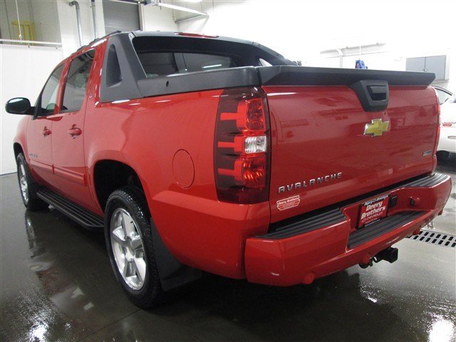 Chevrolet Avalanche 2011 photo 1