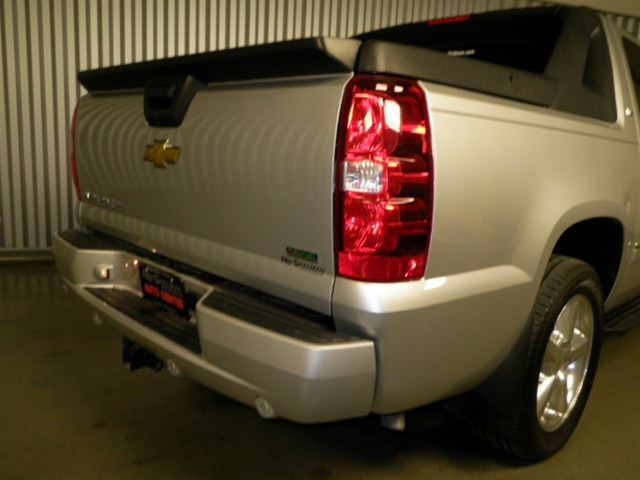 Chevrolet Avalanche 2011 photo 3