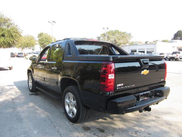 Chevrolet Avalanche 2012 photo 17