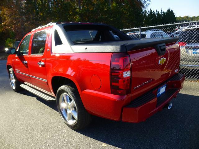 Chevrolet Avalanche 2012 photo 2