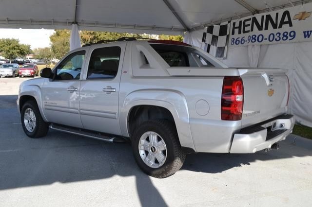 Chevrolet Avalanche 2012 photo 2