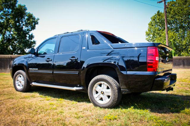 Chevrolet Avalanche 2012 photo 2