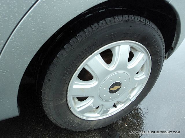 Chevrolet Aveo 2004 photo 2