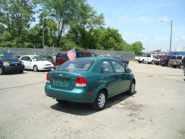 Chevrolet Aveo 2004 photo 2