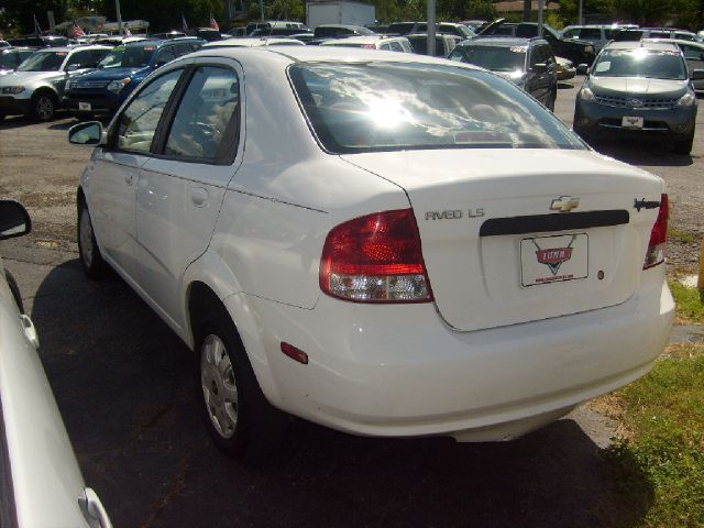 Chevrolet Aveo 2005 photo 2