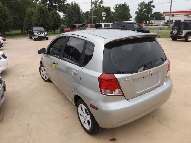 Chevrolet Aveo 2005 photo 2