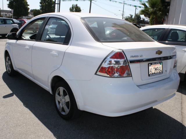 Chevrolet Aveo 2010 photo 2