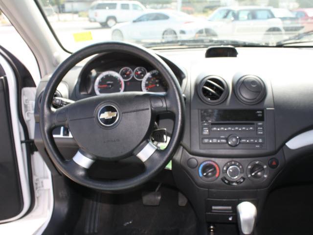 Chevrolet Aveo 2010 photo 4