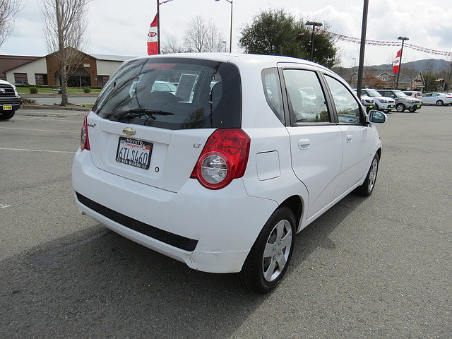 Chevrolet Aveo5 2009 photo 3