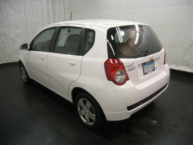 Chevrolet Aveo5 2010 photo 3