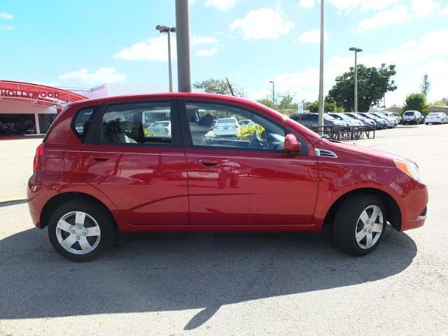 Chevrolet Aveo5 2010 photo 2