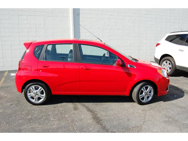 Chevrolet Aveo5 2011 photo 2