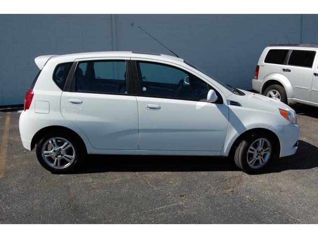 Chevrolet Aveo5 2011 photo 2