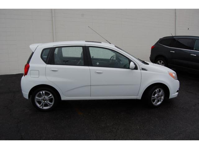 Chevrolet Aveo5 2011 photo 2