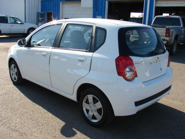 Chevrolet Aveo5 2011 photo 2