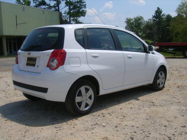 Chevrolet Aveo5 2011 photo 2