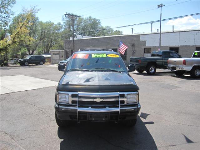 Chevrolet Blazer 2003 Nissan GXE SUV