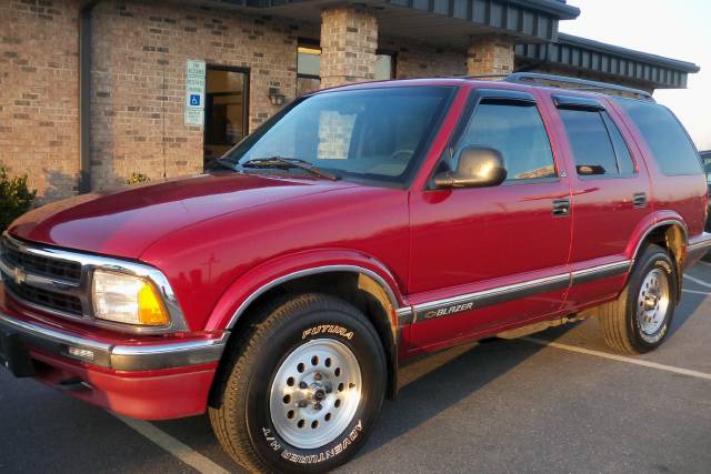 Chevrolet Blazer C230 1.8K Sport Utility