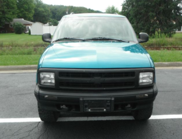 Chevrolet Blazer 1996 photo 2