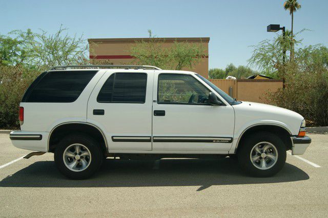 Chevrolet Blazer 1998 photo 2