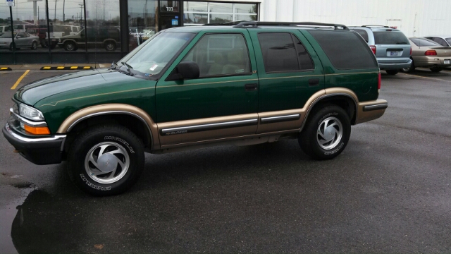 Chevrolet Blazer XLT 2WD SUV