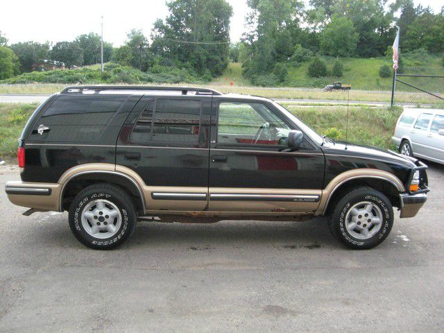 Chevrolet Blazer 1999 photo 2