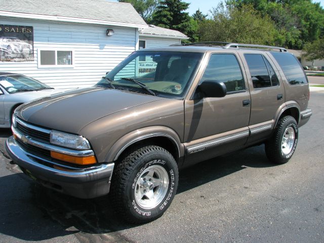 Chevrolet Blazer Camry LE SUV