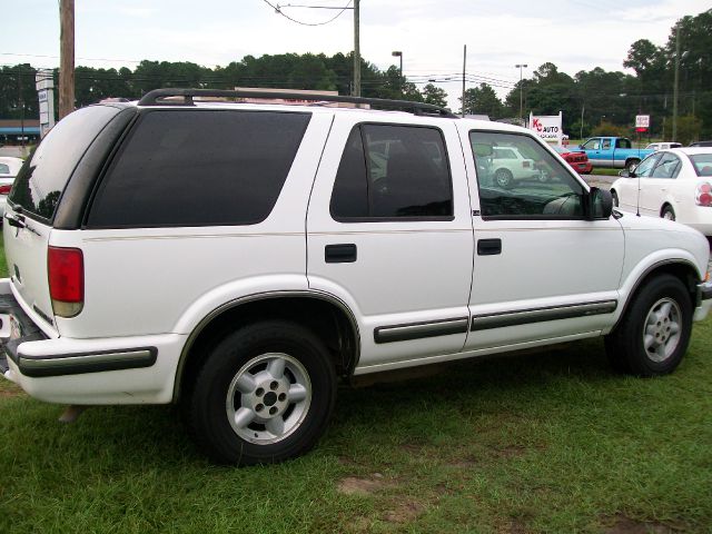 Chevrolet Blazer Camry LE SUV