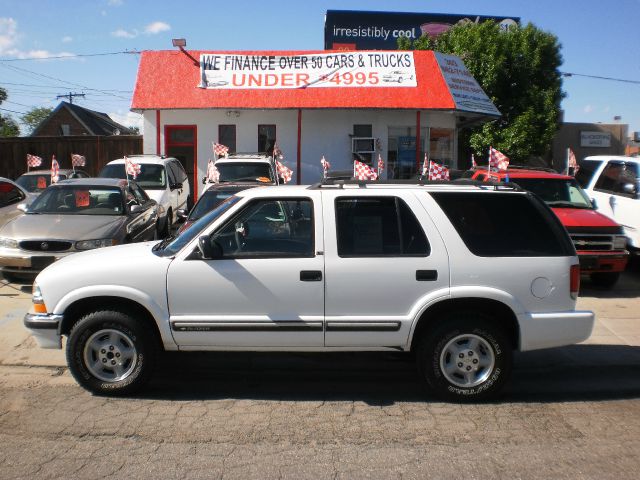 Chevrolet Blazer Camry LE SUV