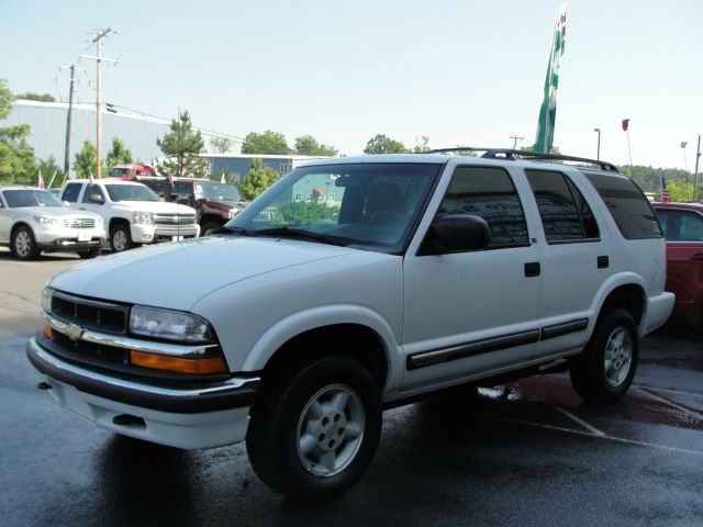 Chevrolet Blazer Camry LE SUV