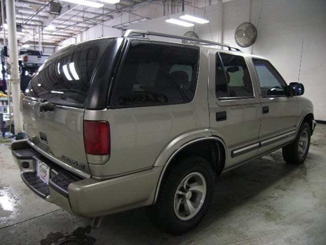 Chevrolet Blazer 2000 photo 2