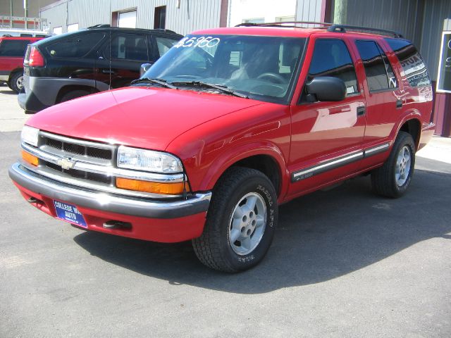 Chevrolet Blazer Camry LE SUV