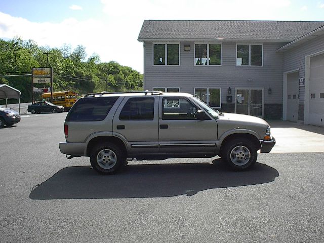 Chevrolet Blazer Camry LE SUV