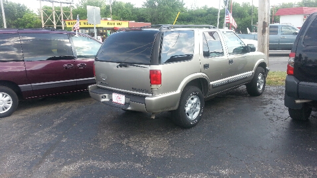 Chevrolet Blazer Camry LE SUV