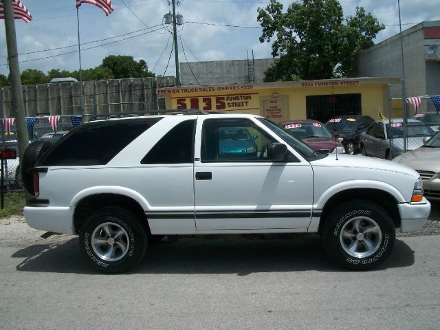 Chevrolet Blazer 2001 photo 3