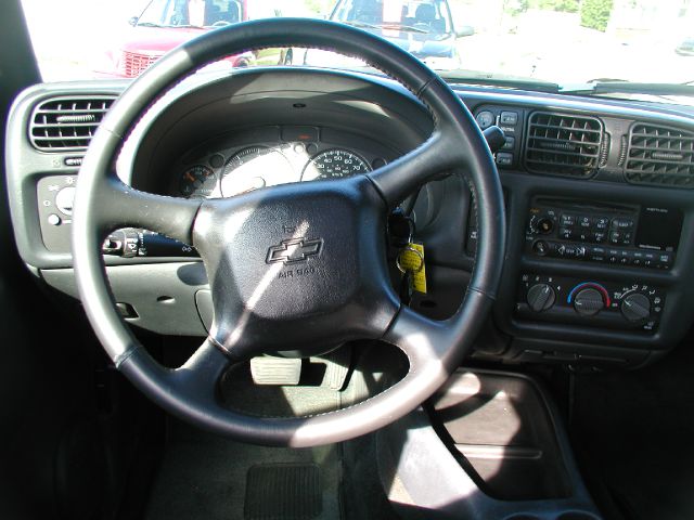 Chevrolet Blazer 2001 photo 2