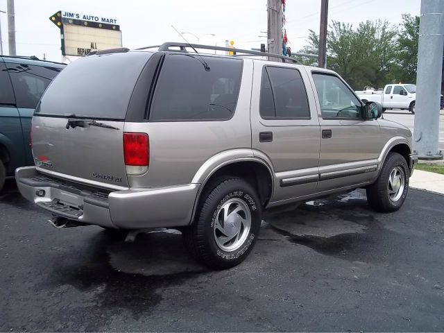 Chevrolet Blazer Camry LE SUV