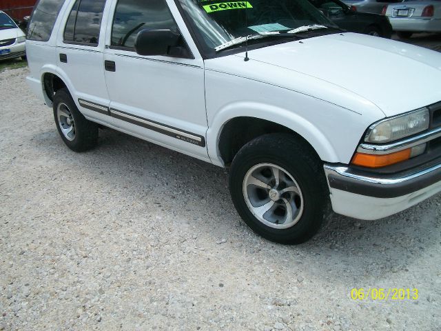 Chevrolet Blazer 2001 photo 2