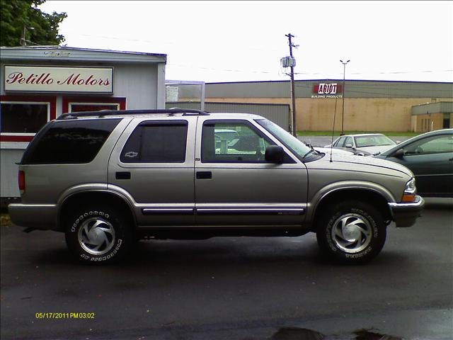 Chevrolet Blazer 2001 photo 2