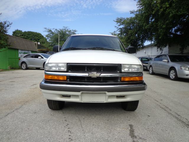 Chevrolet Blazer 2001 photo 3