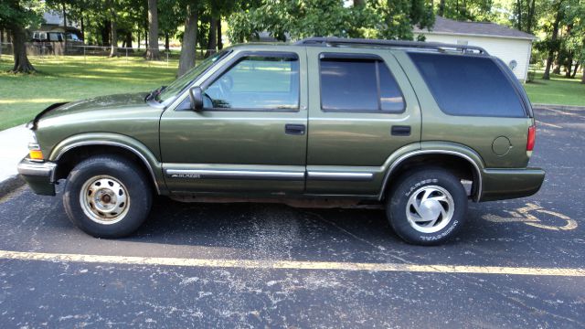 Chevrolet Blazer Camry LE SUV