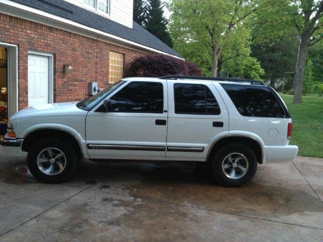 Chevrolet Blazer 2001 photo 3