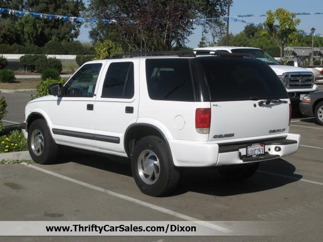 Chevrolet Blazer 2001 photo 2